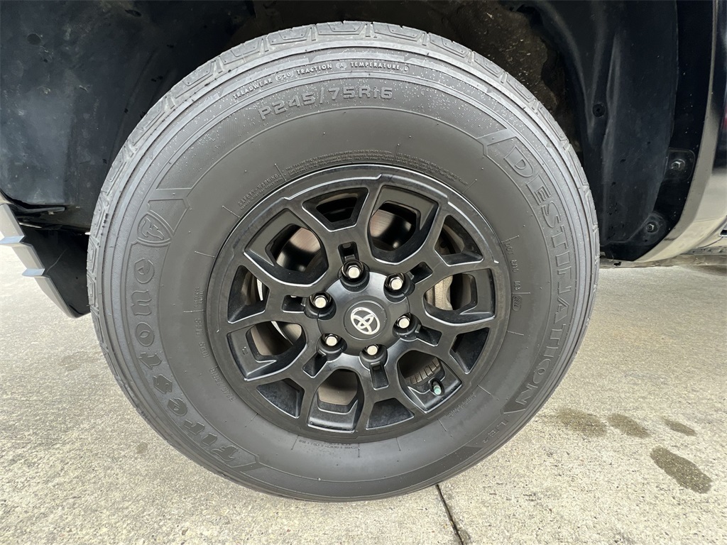 2022 Toyota Tacoma SR5 photo 38