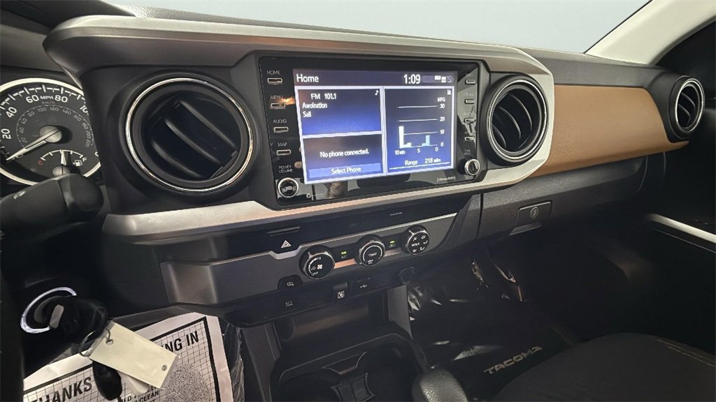 2020 Toyota Tacoma SR5 photo 17