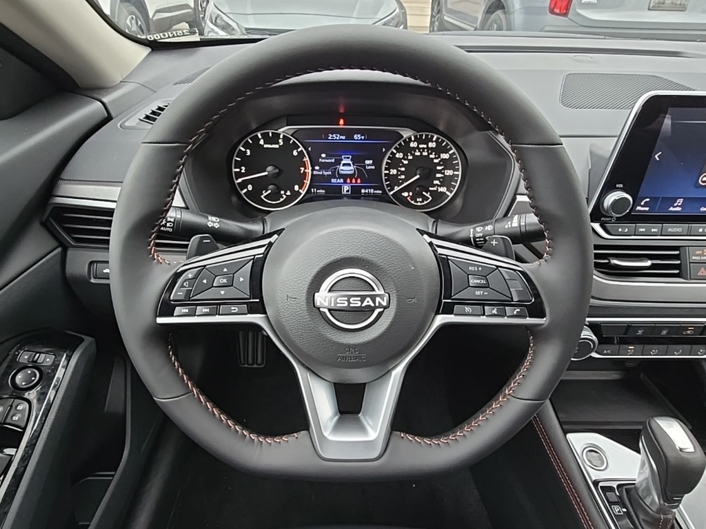 2025 Nissan Altima SR photo 14