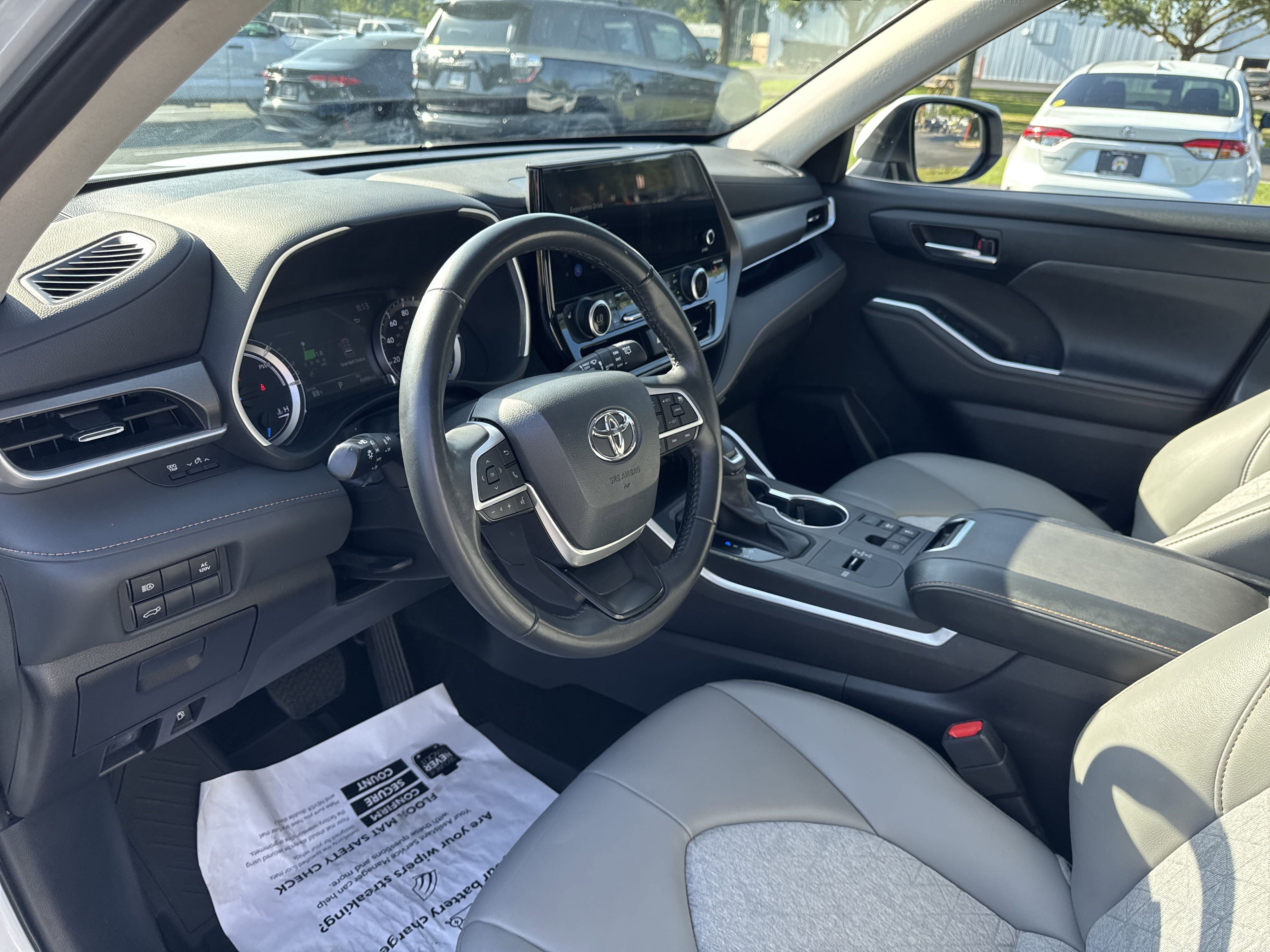 2023 Toyota Highlander Bronze Edition photo 13
