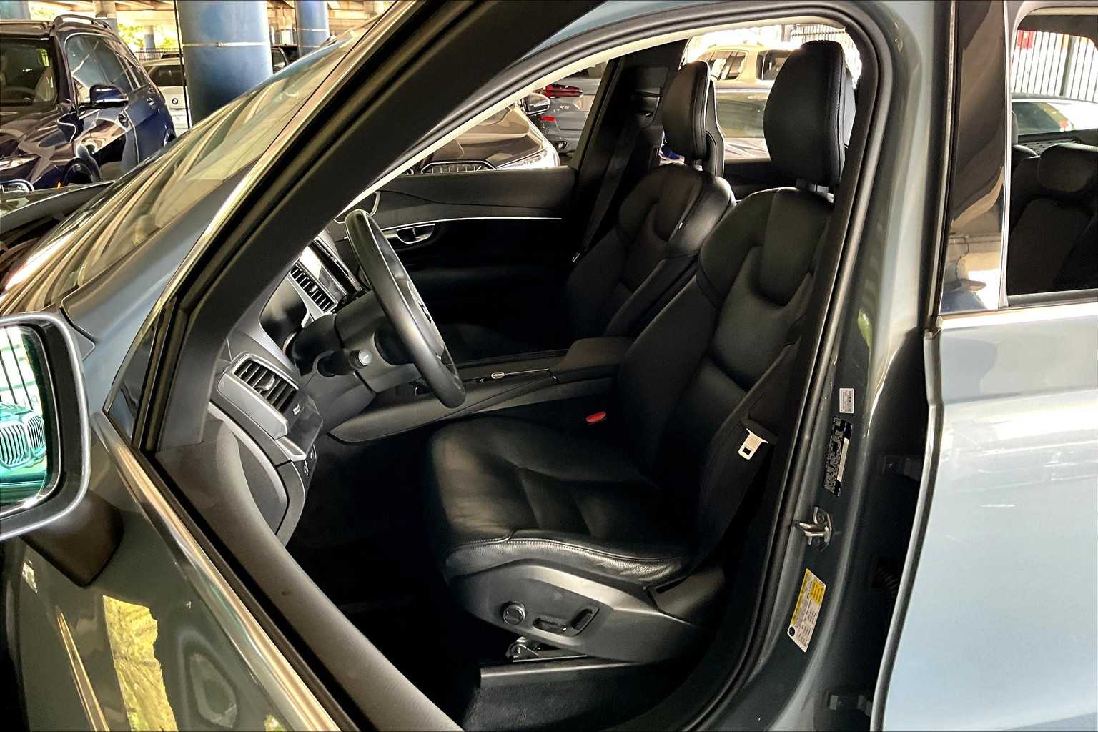 2020 Volvo XC90 Momentum photo 7