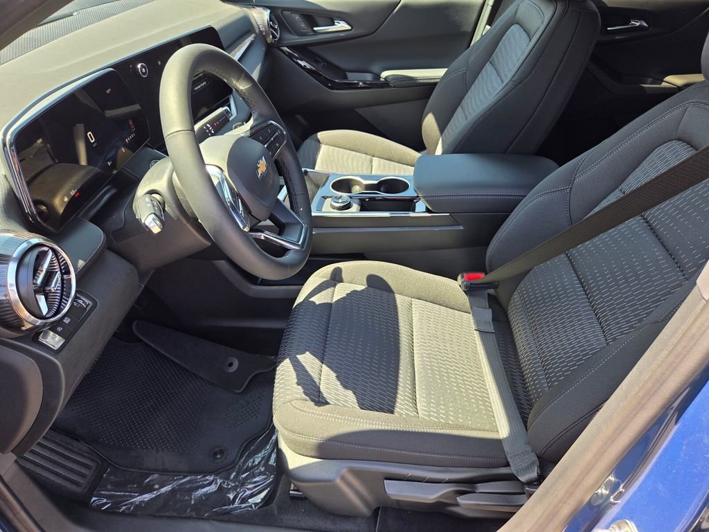 2026 Chevrolet Equinox LT photo 2