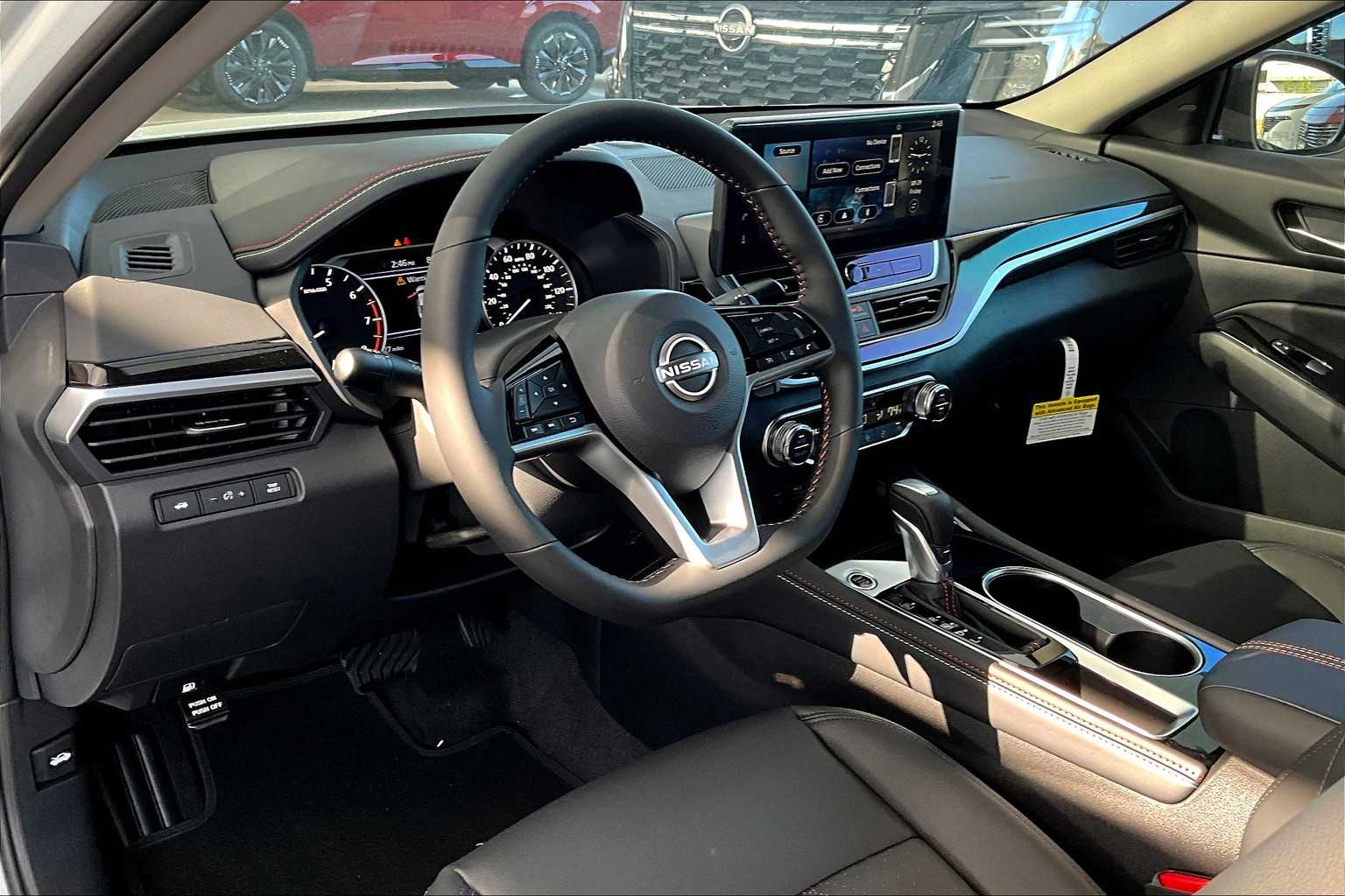 2025 Nissan Altima SR photo 9