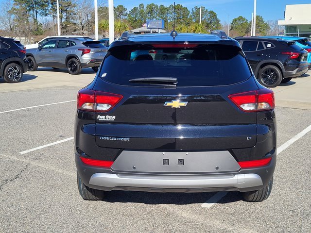 2025 Chevrolet Trailblazer LT photo 2