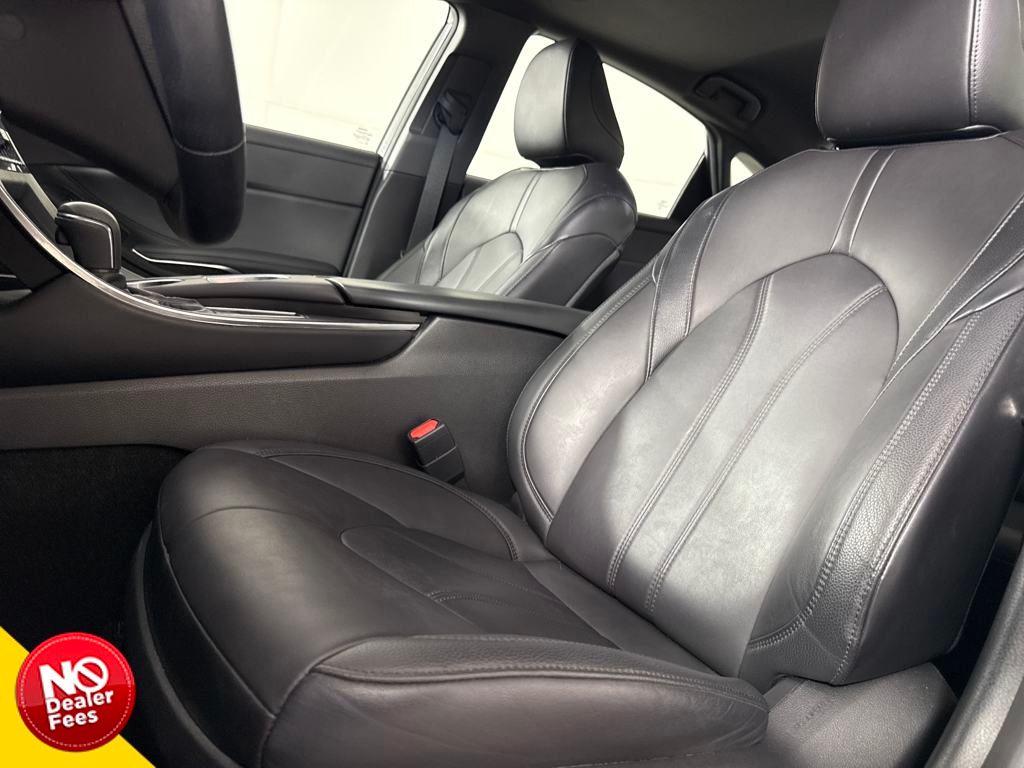2019 Toyota Avalon XLE photo 3