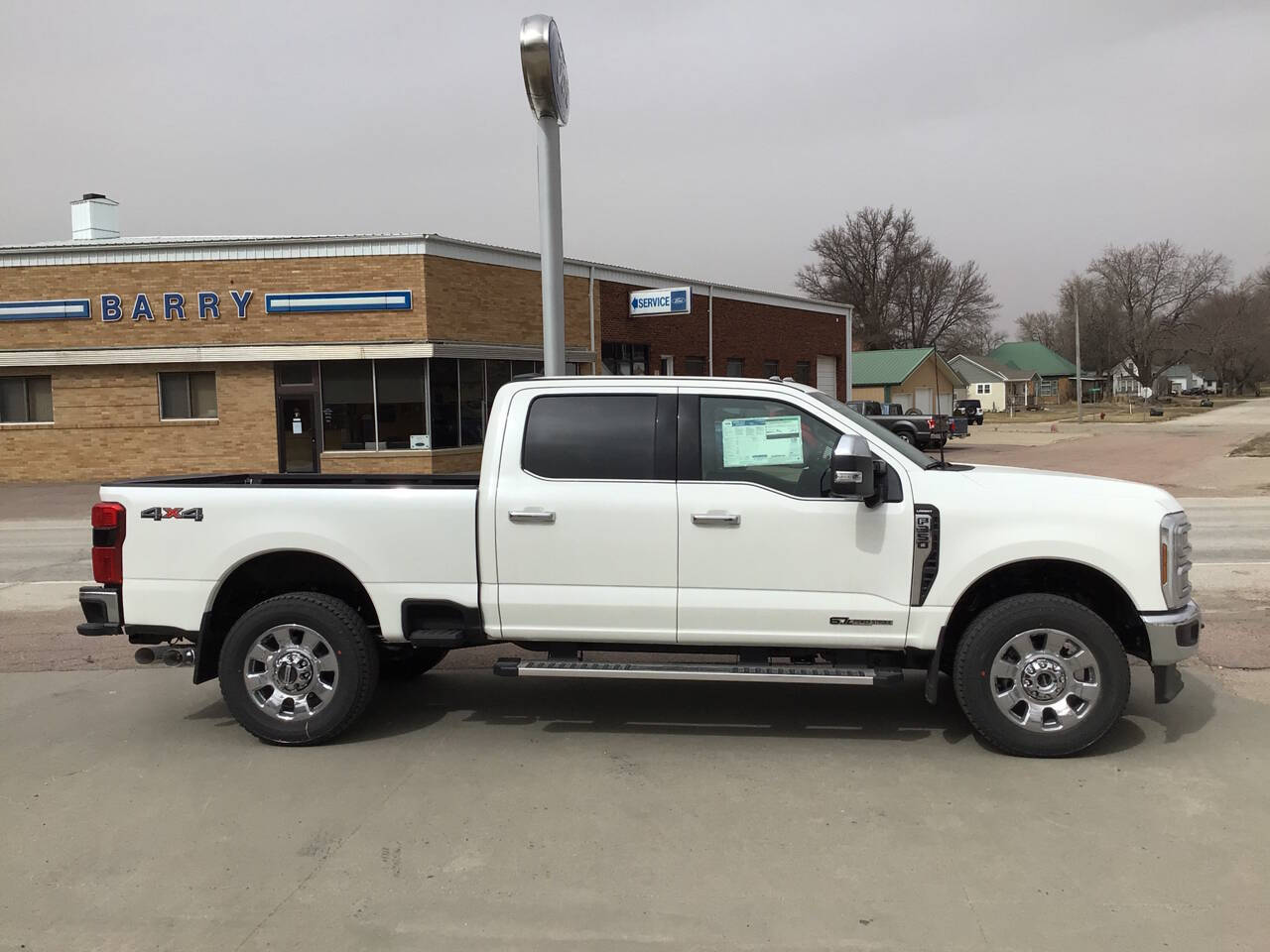 2025 Ford F-350 Lariat photo 2