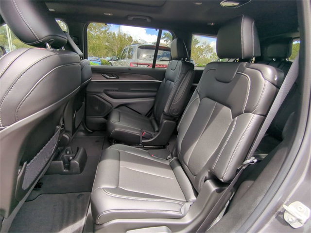 2025 Jeep Grand Cherokee Limited photo 15