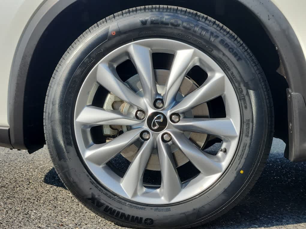 2022 Infiniti QX50 Essential AWD photo 6