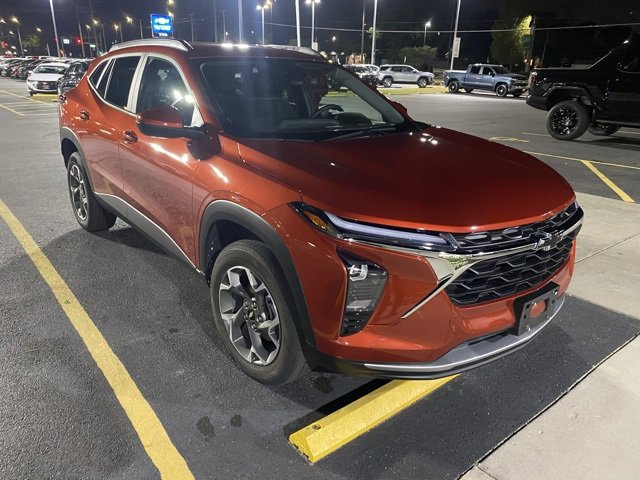2024 Chevrolet Trax LT photo 2
