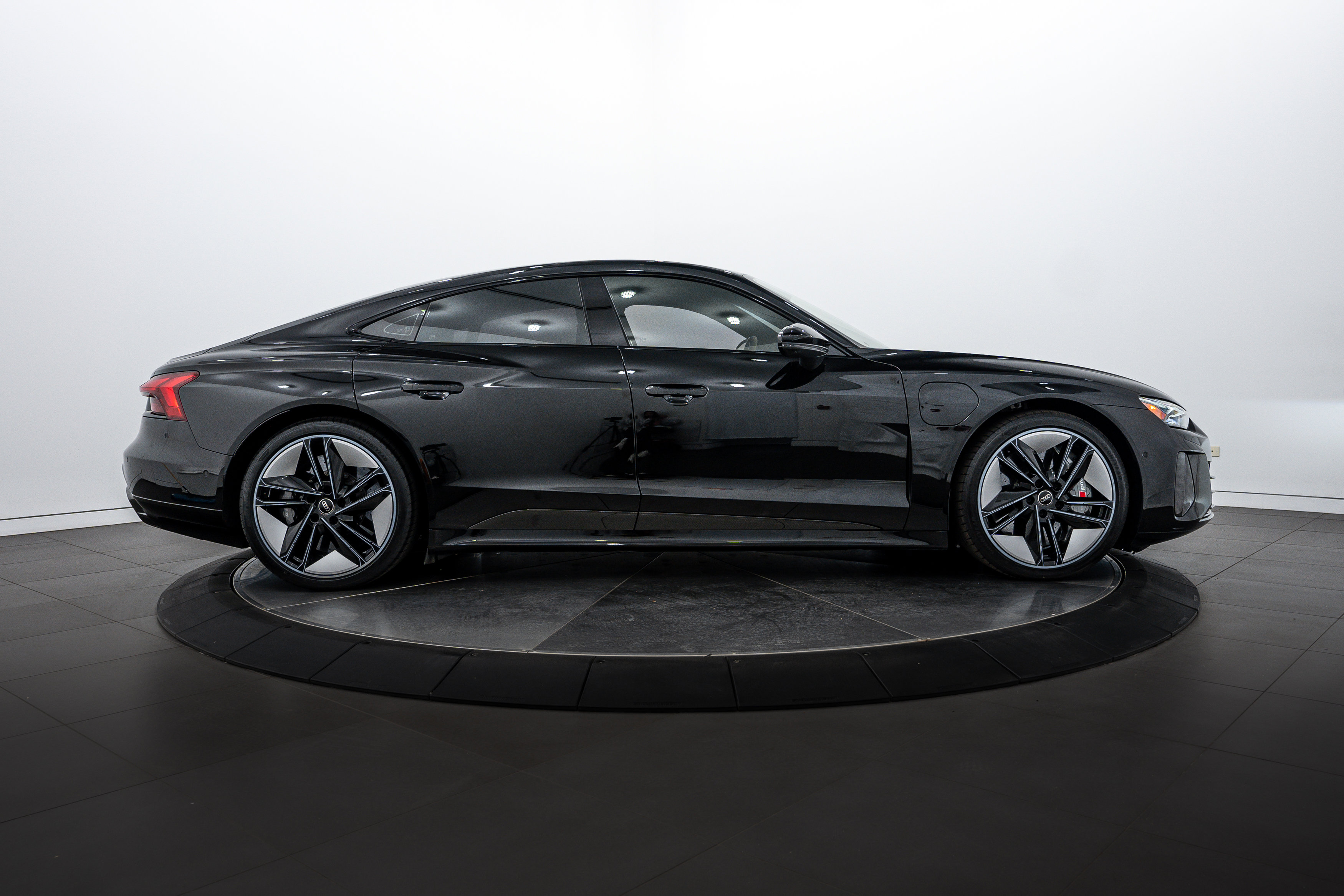 2024 Audi RS e-tron GT Base photo 3