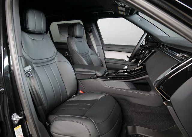 2025 Land Rover Range Rover Sport SE photo 3