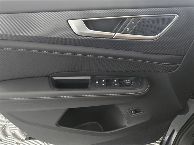 2025 Volkswagen Atlas Cross Sport SEL R-Line photo 14