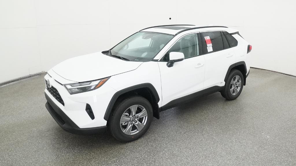 2025 Toyota RAV4 XLE's photo