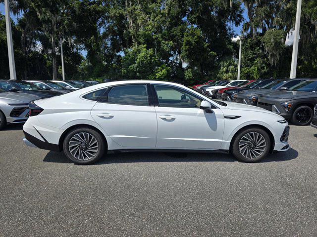 2025 Hyundai Sonata Hybrid Limited photo 2
