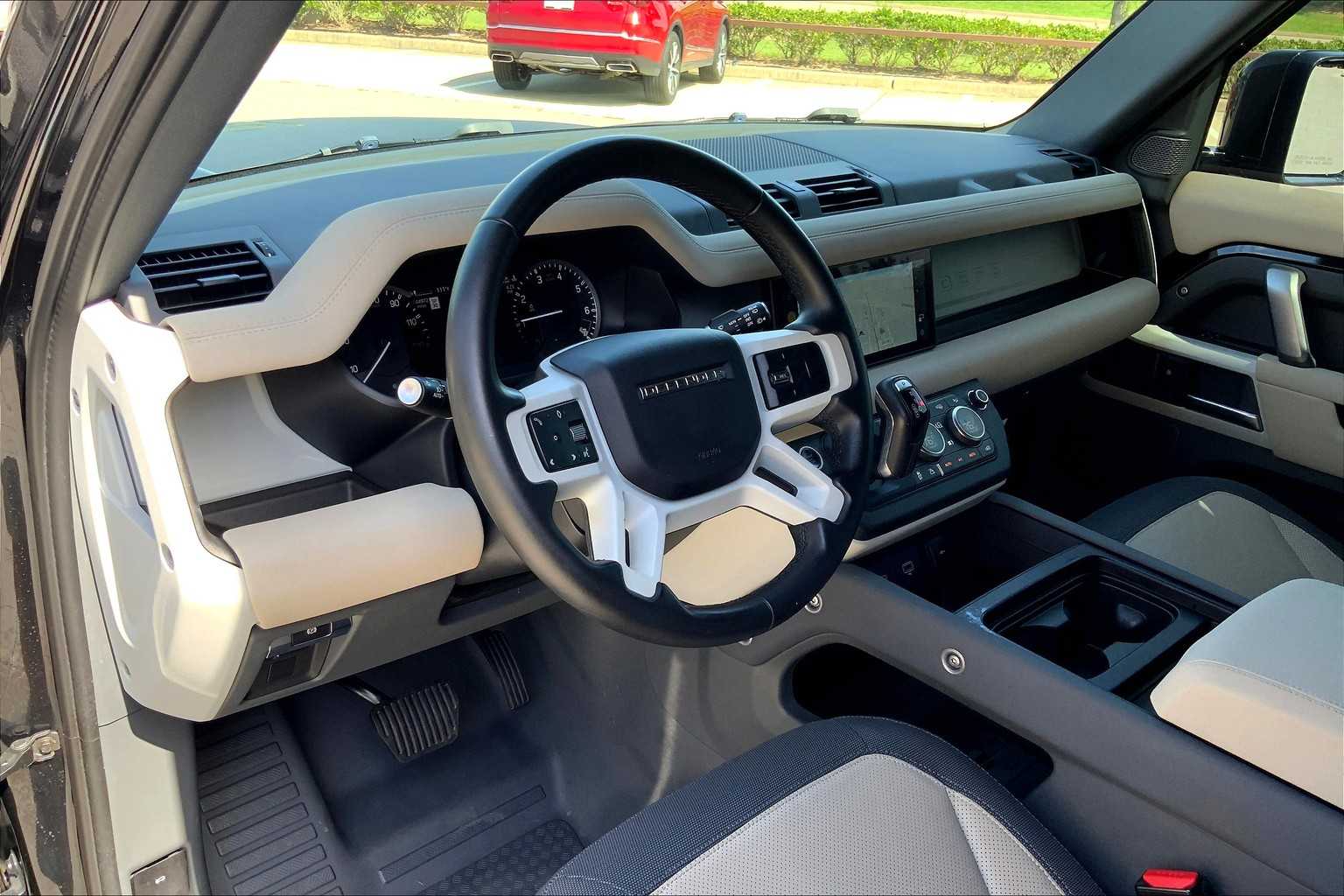 2023 Land Rover Defender X-Dynamic SE photo 30