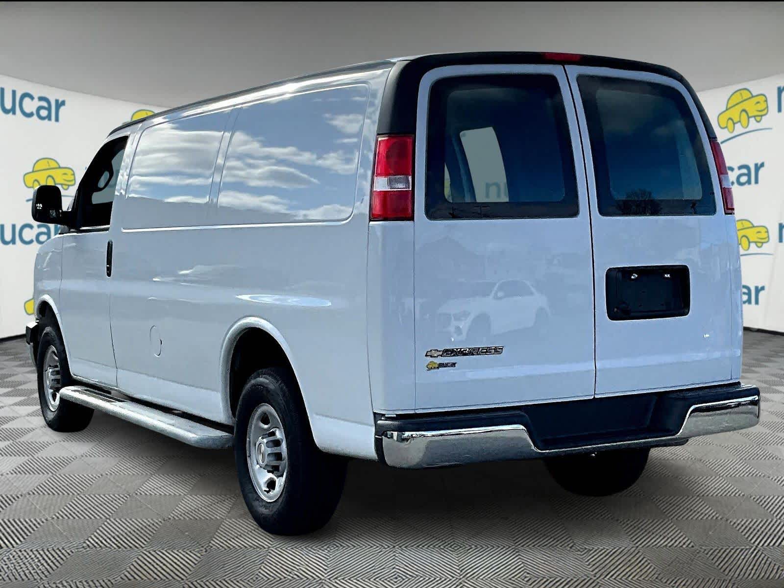 2024 Chevrolet Express Cargo Van 2500 photo 4