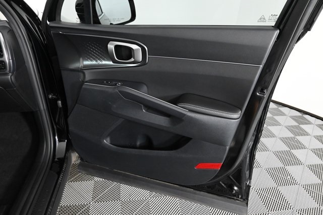 2023 Kia Sorento LX photo 9