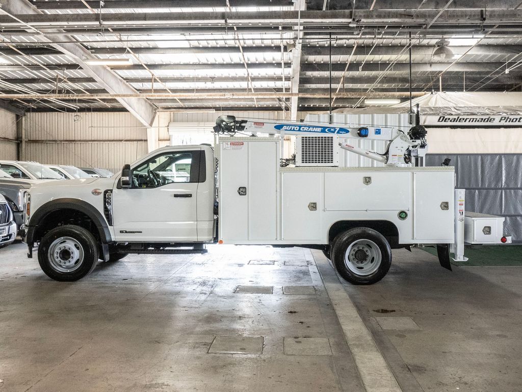 2024 Ford F-600 photo 3