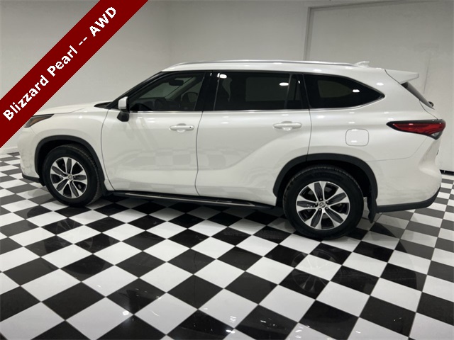 2020 Toyota Highlander XLE photo 2