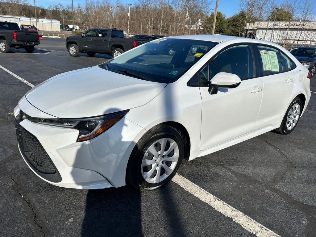 2022 Toyota Corolla LE's photo