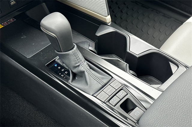 2025 Toyota Camry SE photo 22
