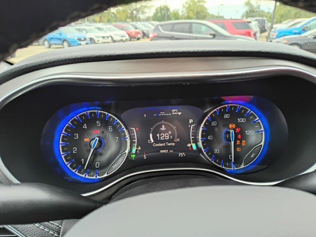 2020 Chrysler Pacifica Red photo 20