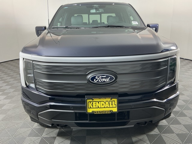 2025 Ford F-150 Lightning Lariat photo 2