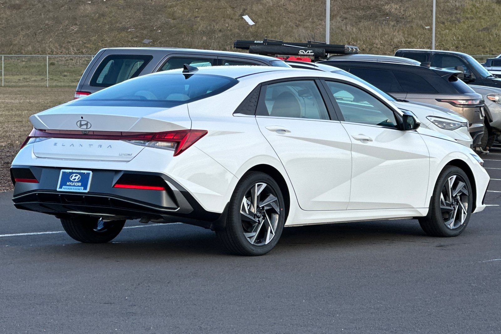 2025 Hyundai Elantra Limited photo 2
