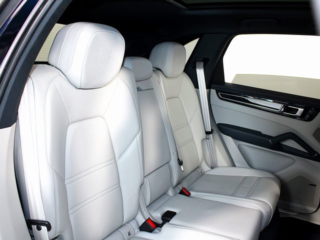 2023 Porsche Cayenne E-Hybrid Platinum Edition photo 22