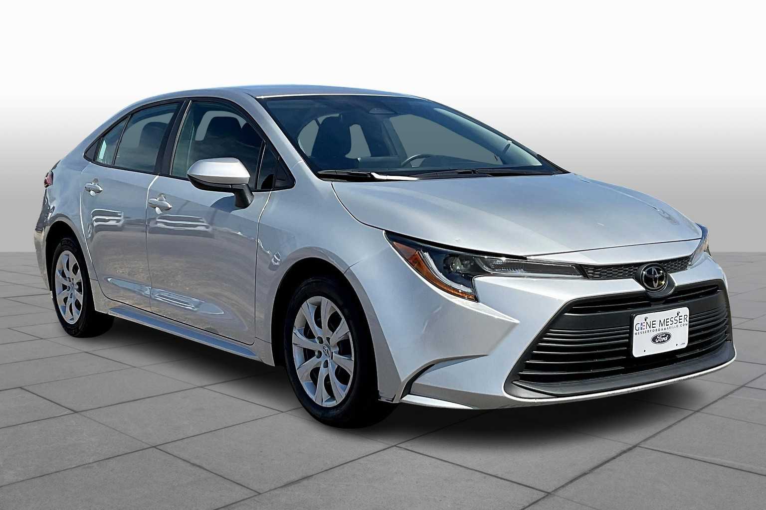 Used 2023 Toyota Corolla LE with VIN 5YFB4MDEXPP037289 for sale in Northfield, Minnesota