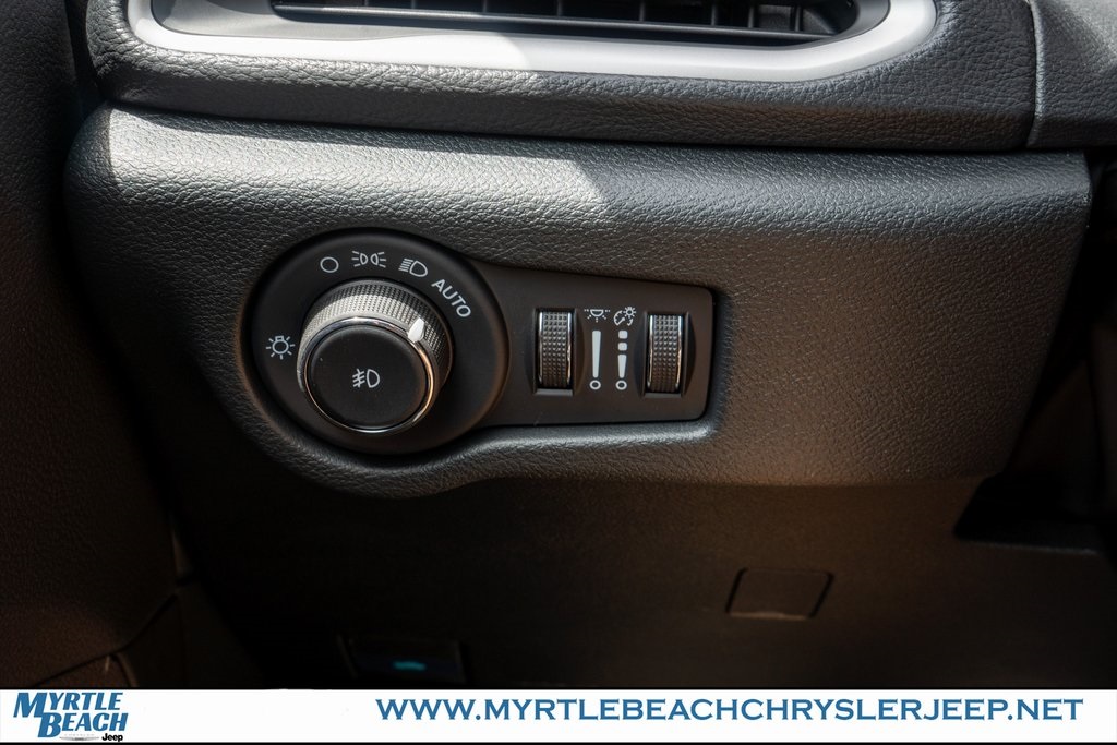 2026 Chrysler Pacifica photo 28