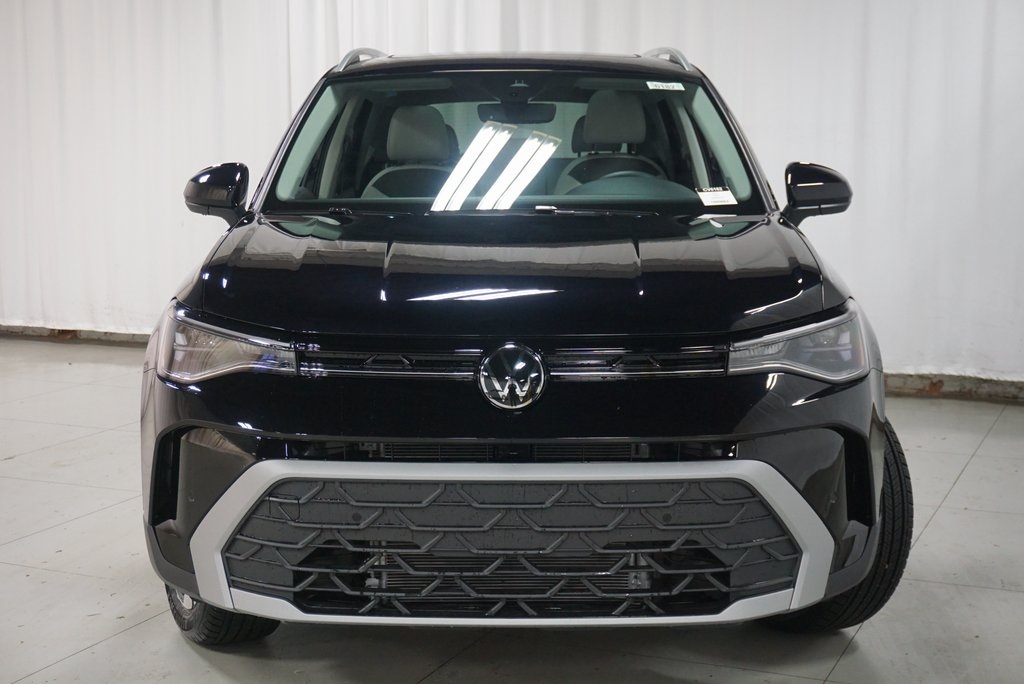 2025 Volkswagen Taos SE photo 4