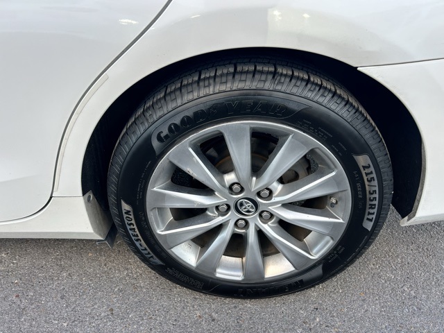 2017 Toyota Camry XLE photo 17