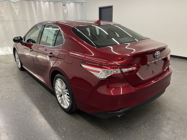 2020 Toyota Camry Hybrid XLE photo 3