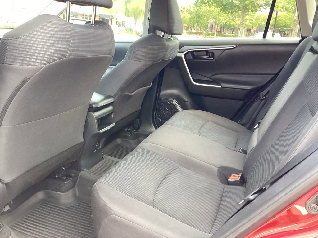 2020 Toyota RAV4 LE photo 25
