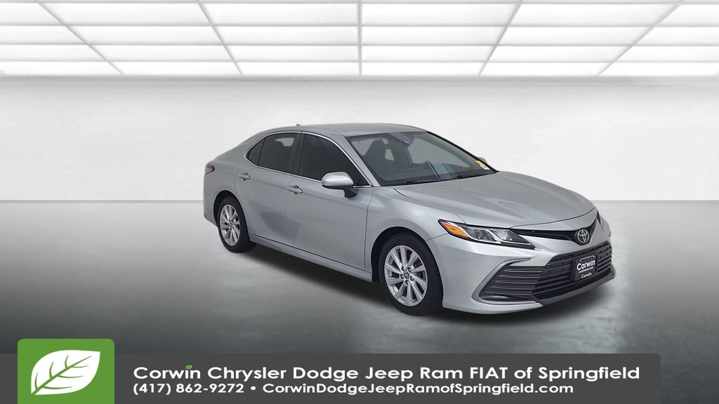 2021 Toyota Camry LE photo 3