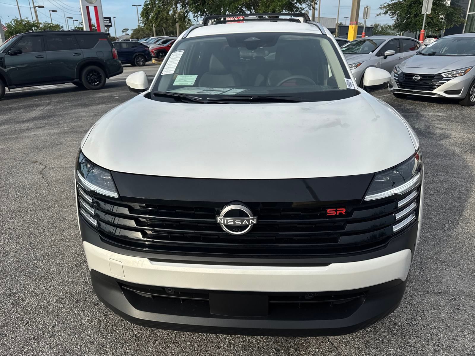 2025 Nissan Kicks SR photo 2
