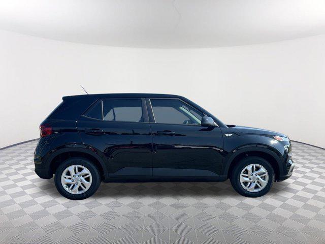2025 Hyundai Venue SE photo 4