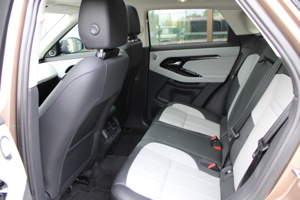 2024 Land Rover Range Rover Evoque Dynamic SE photo 28