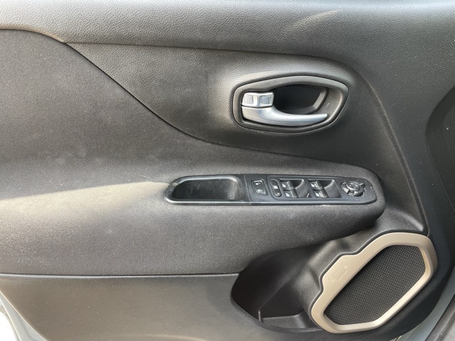 2017 Jeep Renegade Latitude North Edition photo 10