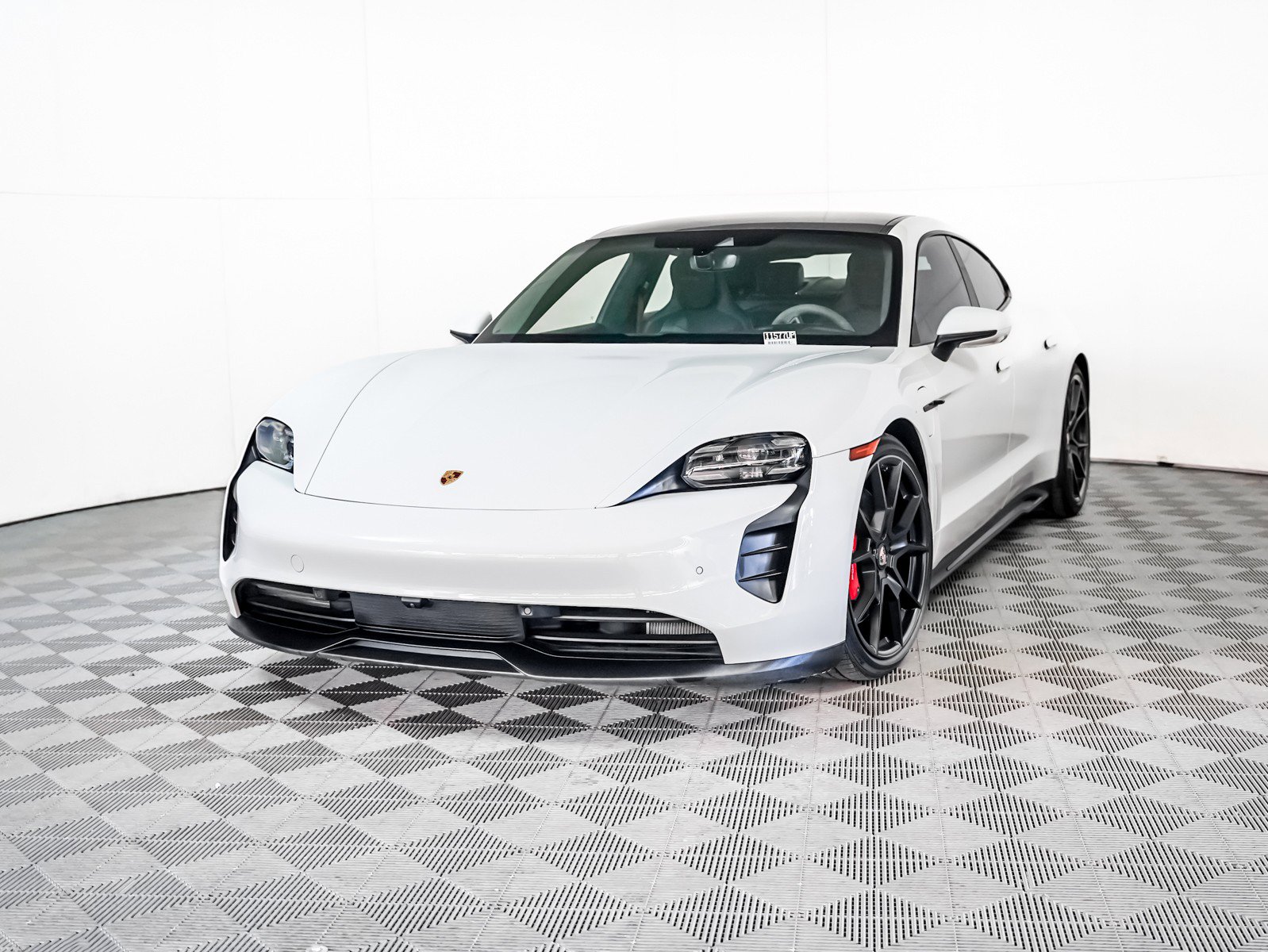 2022 Porsche Taycan GTS's photo