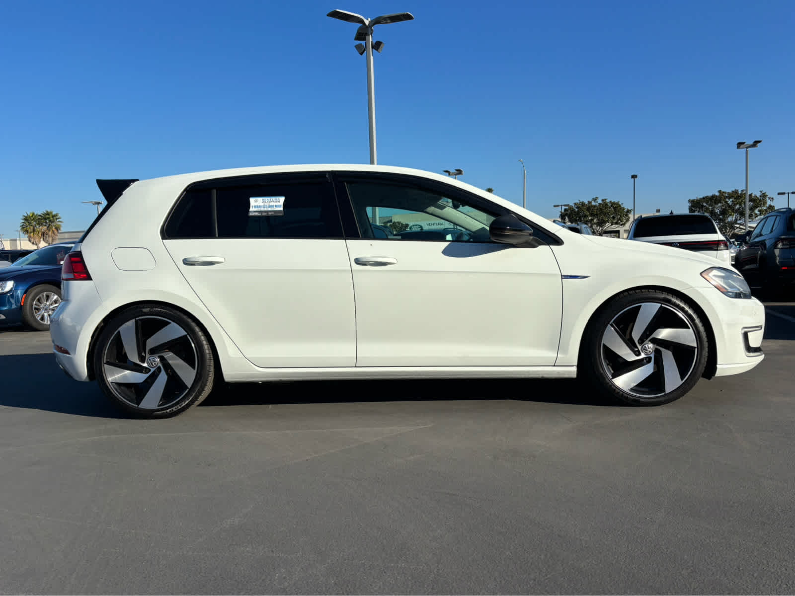 Used 2017 Volkswagen e-Golf e-Golf SEL Premium with VIN WVWPR7AU9HW950882 for sale in Ventura, CA