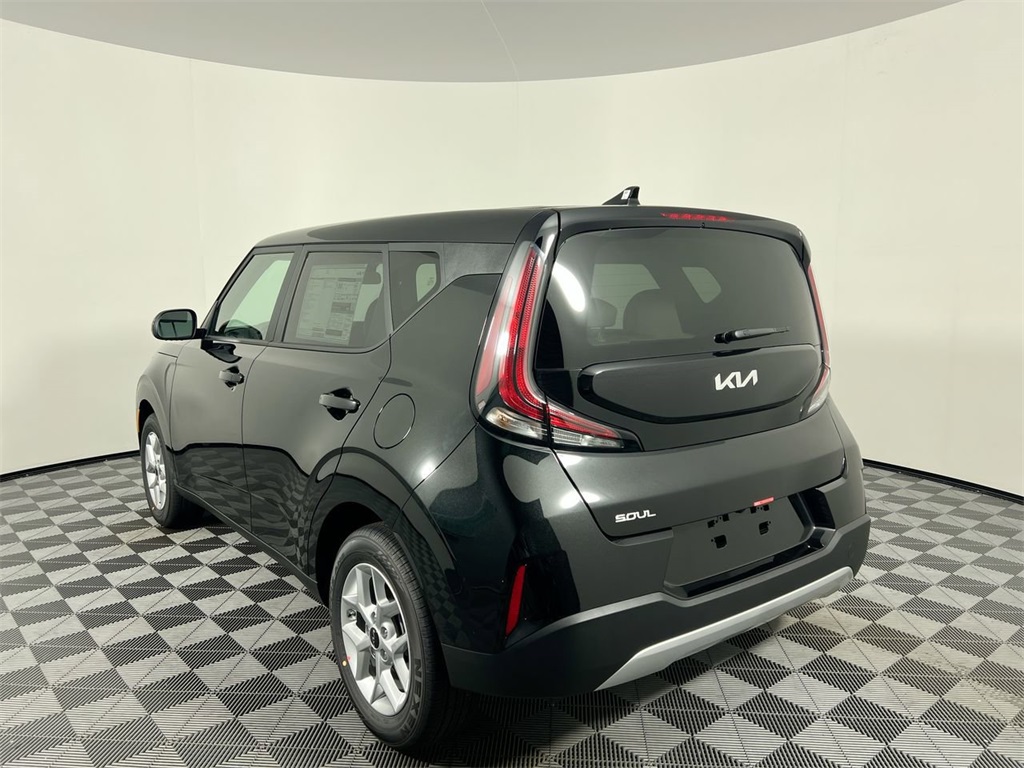 2025 Kia Soul LX photo 2