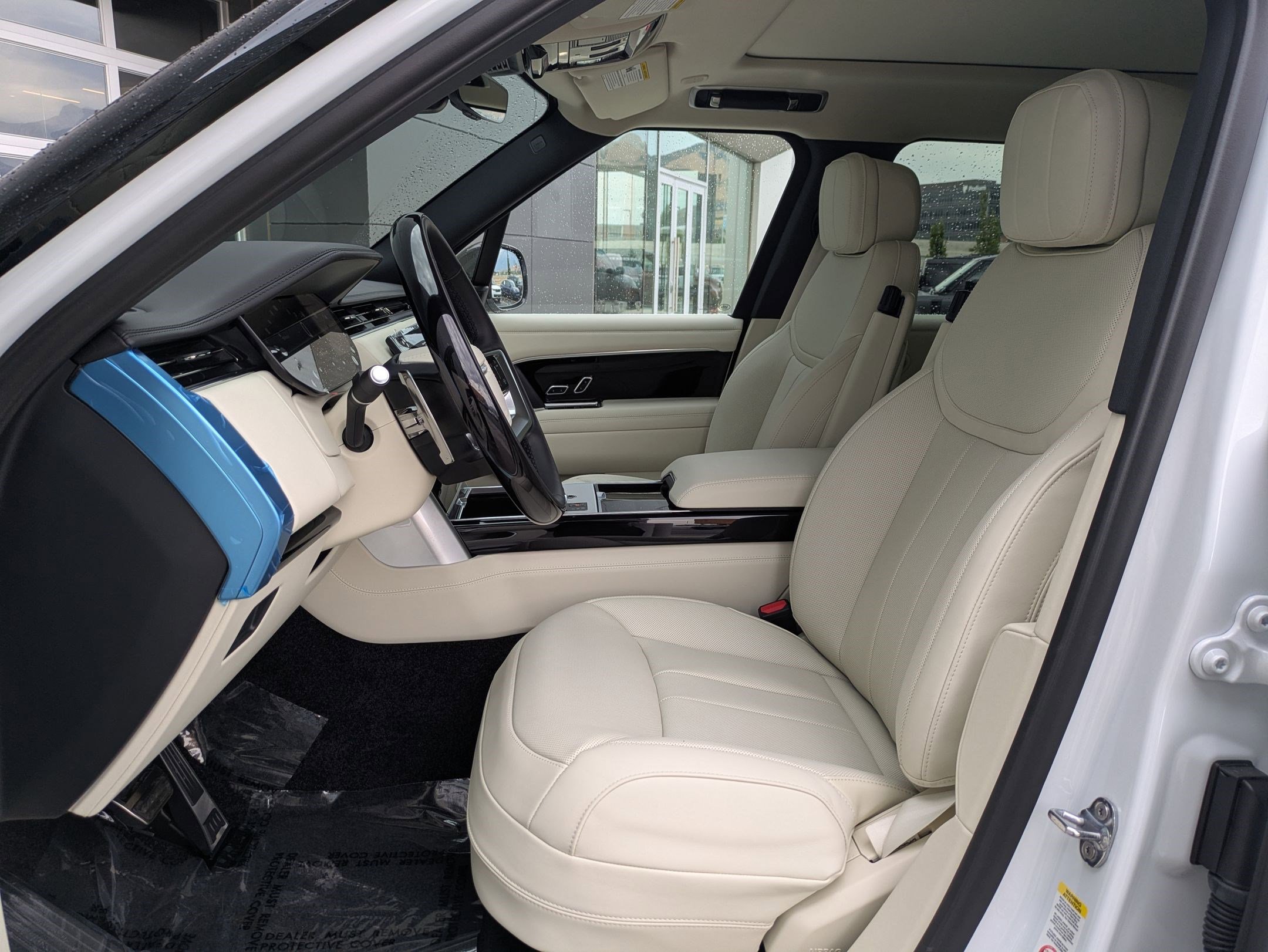 2025 Land Rover Range Rover SE photo 12