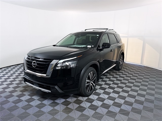 2025 Nissan Pathfinder Platinum photo 3