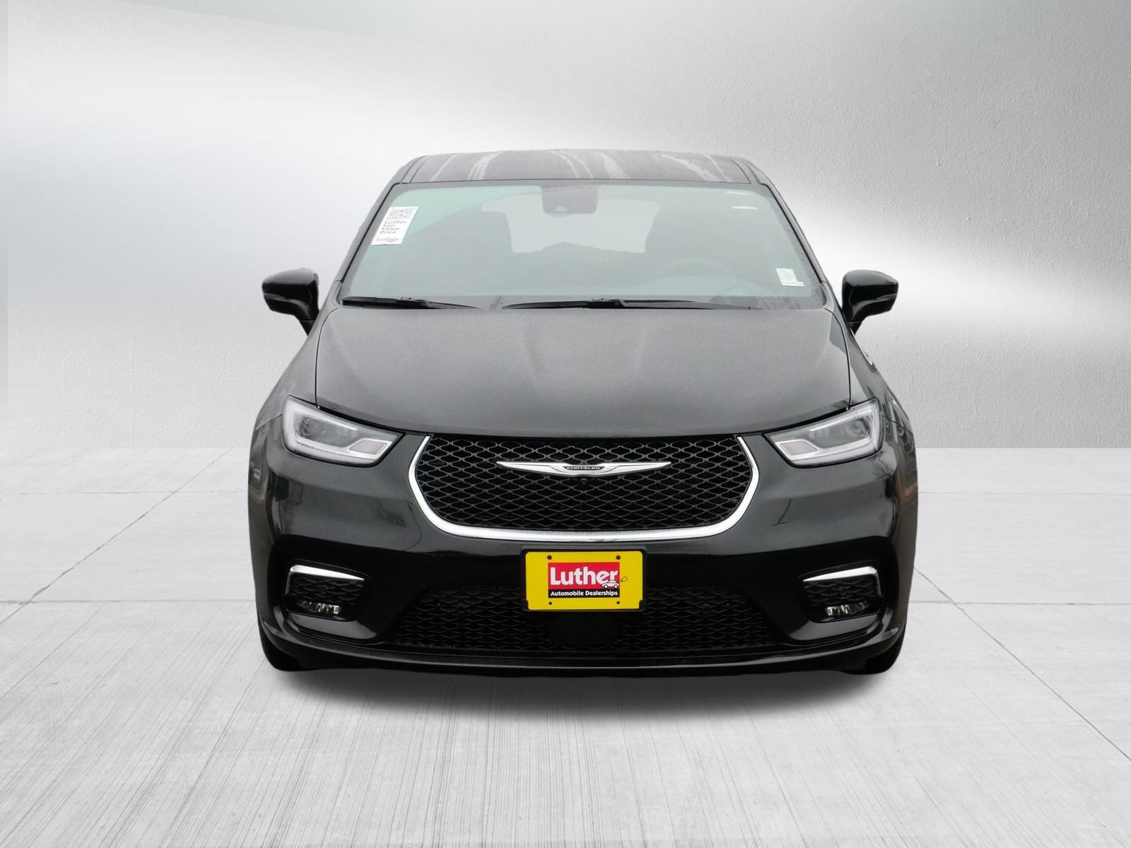 2026 Chrysler Pacifica photo 2