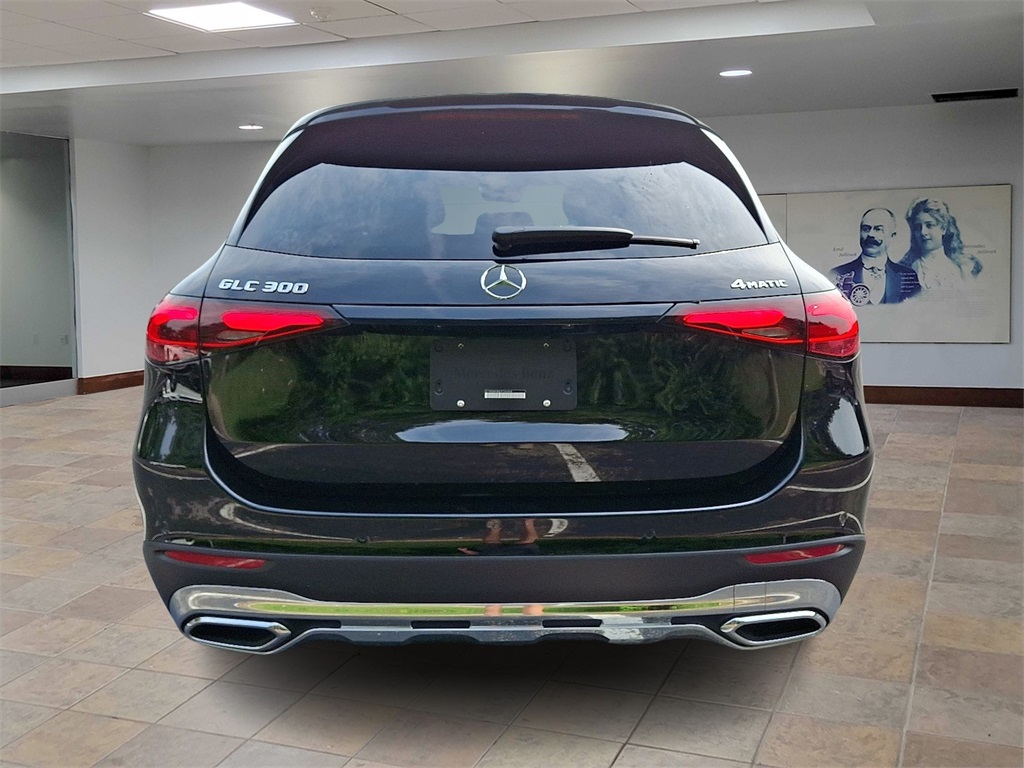 2025 Mercedes Benz GLC 300 4MATIC photo 3