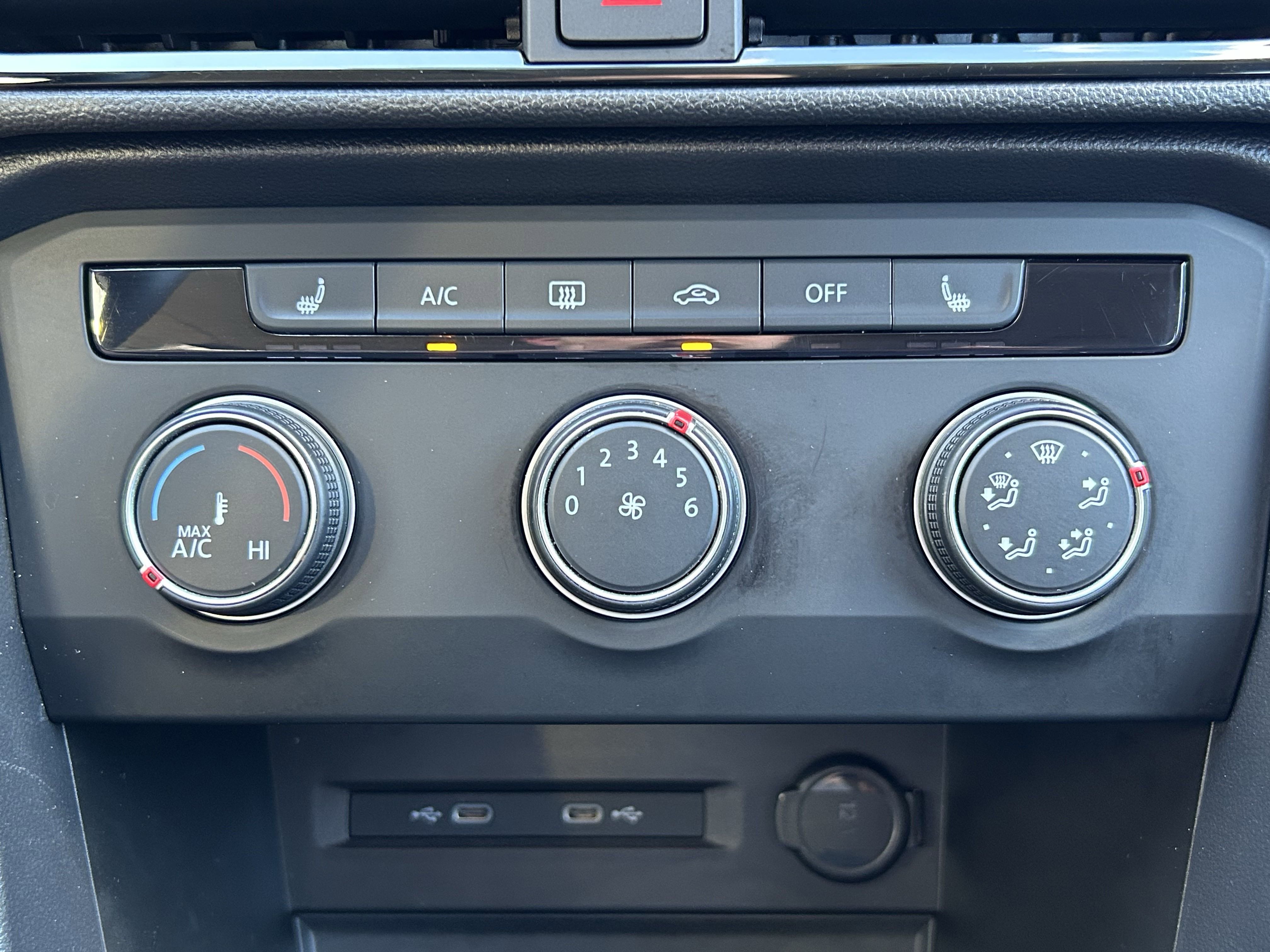 2022 Volkswagen Taos SE photo 10
