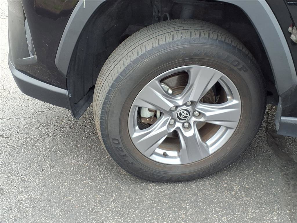 2024 Toyota RAV4 XLE photo 18