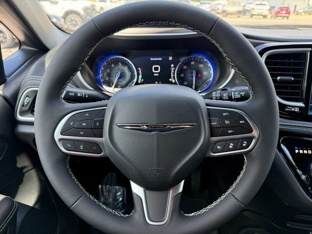 2026 Chrysler Pacifica photo 15